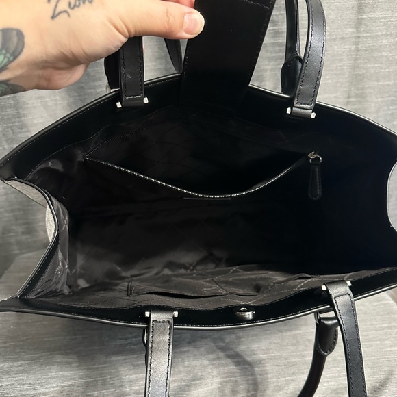 Micheal Kors Everly Tote in Black and White Multi - Picture 7 of 9